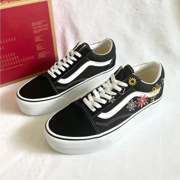 Vans Old Skool Stackform Embroidery
Black / True White Women 8.5 US - Picture 9 of 10